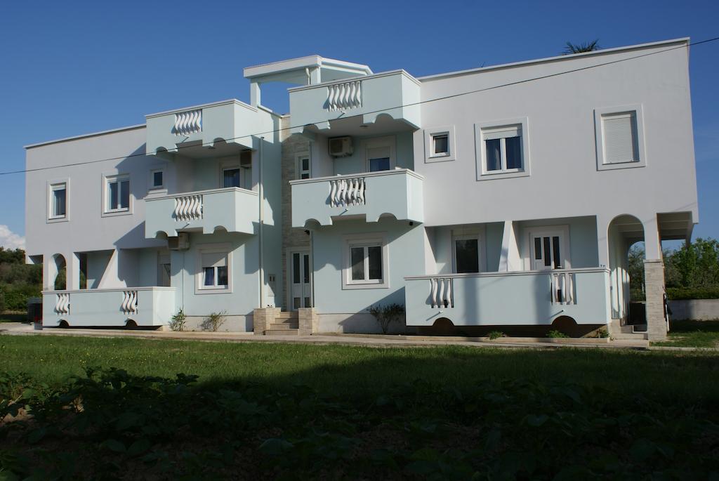 Apartments Toka Petrcane Bagian luar foto
