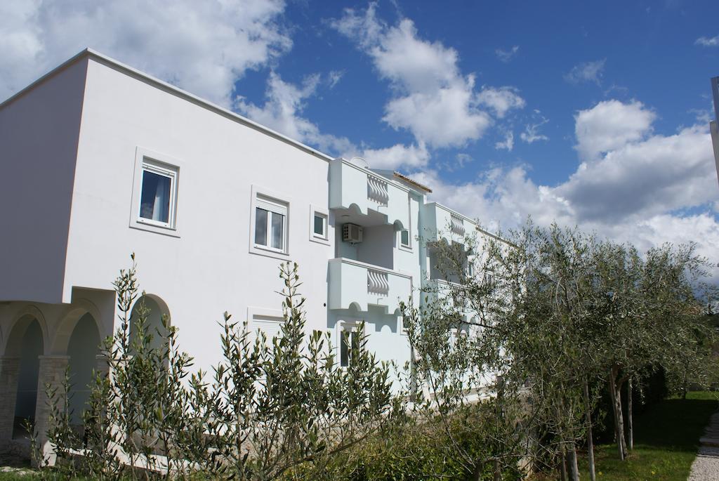 Apartments Toka Petrcane Bagian luar foto